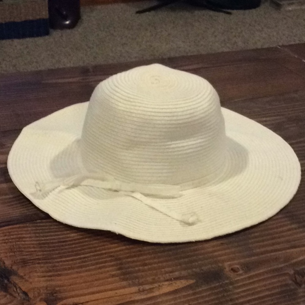 💛 White Floppy Hat 💛